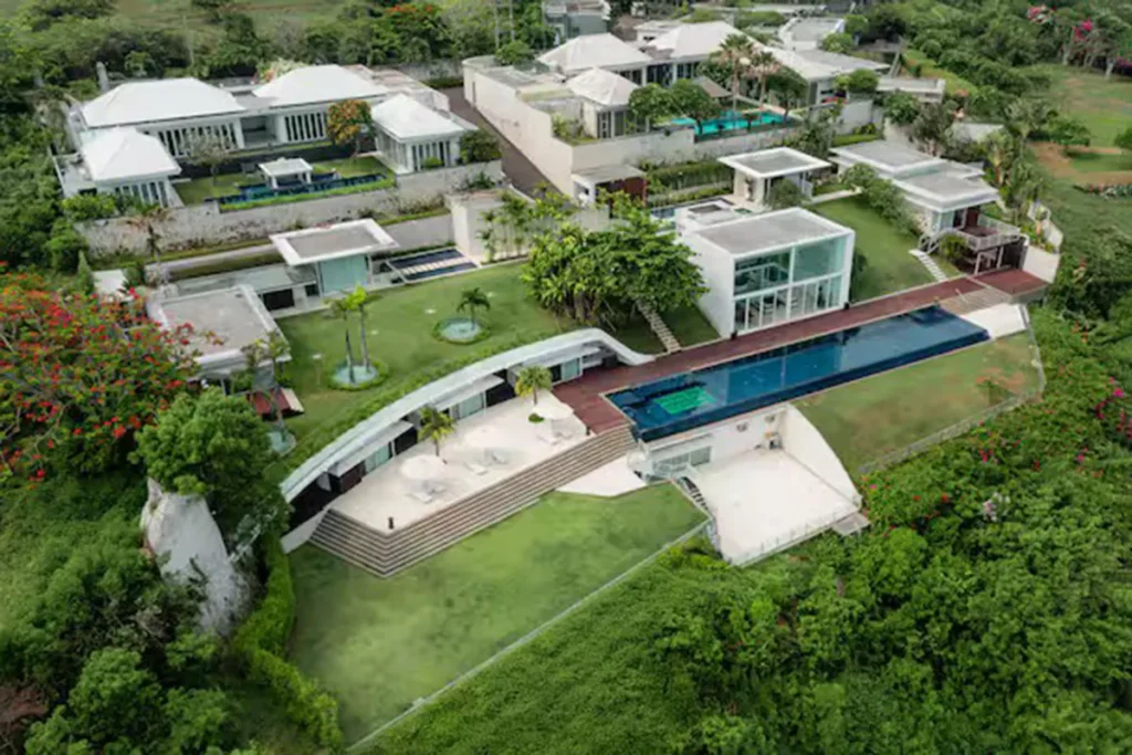 latitude villa